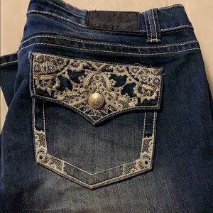 Woman’s dark wash adorable boot cut jeans!
